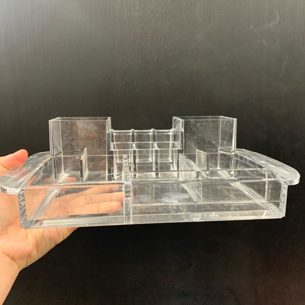 Make up organizer